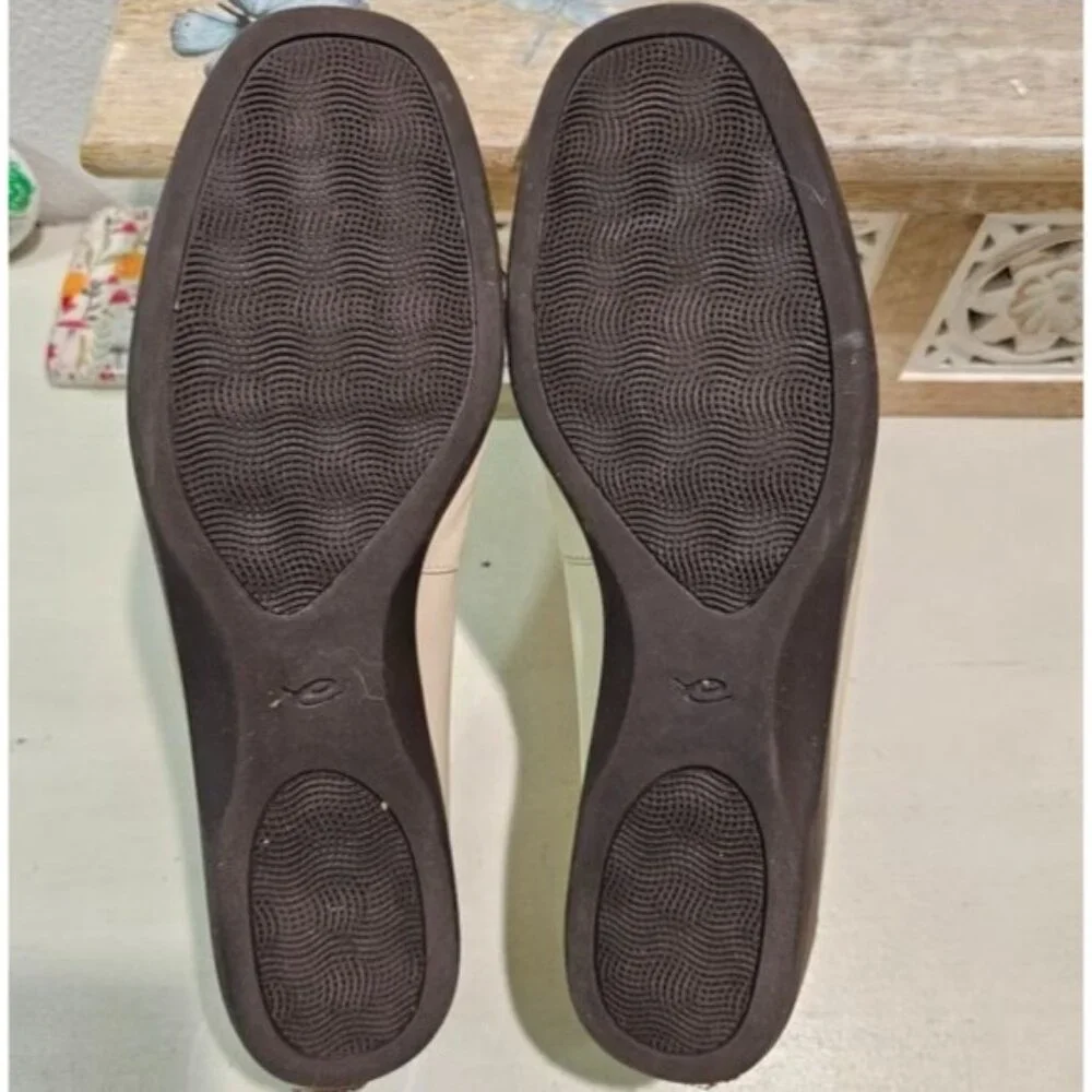 Easy Spirit Womens Sz 9.5 Cream Leather Loafer Casual Comfort Shoes Preppy Work - Picture 6 of 9